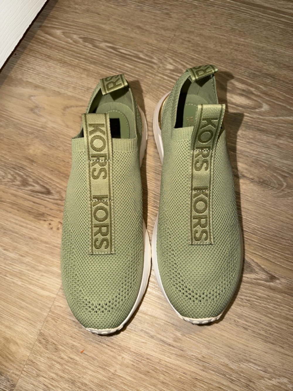 🆕 MICHAEL KORS Bodie Knit Slip-On Sneakers Sz 8.5 - Picture 4 of 9